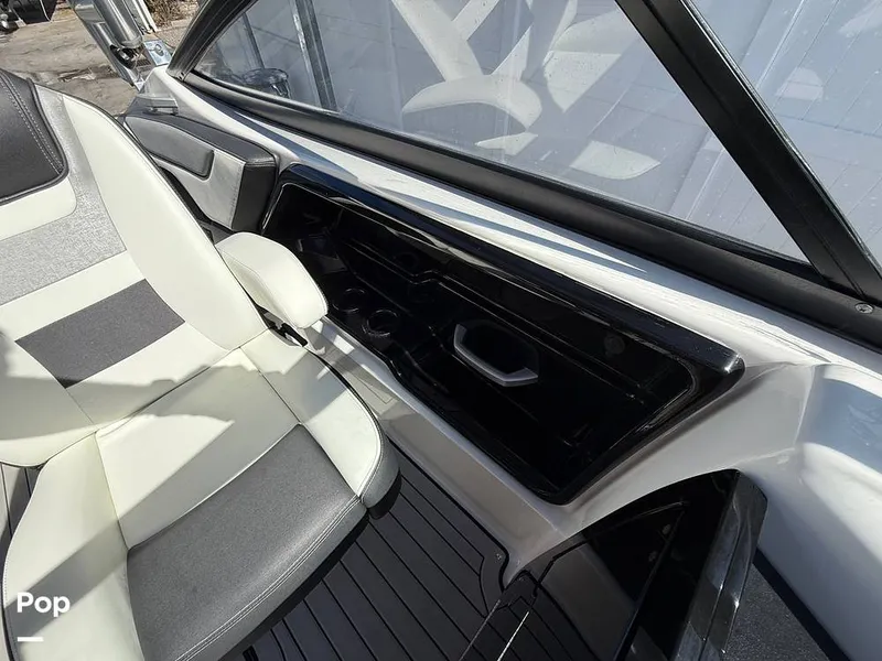 Slide: The Image of Yamaha 212X 2020 - 15974680