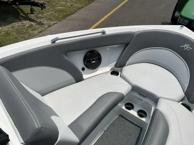 Slide: The Image of Mastercraft XT23 2019 - 10