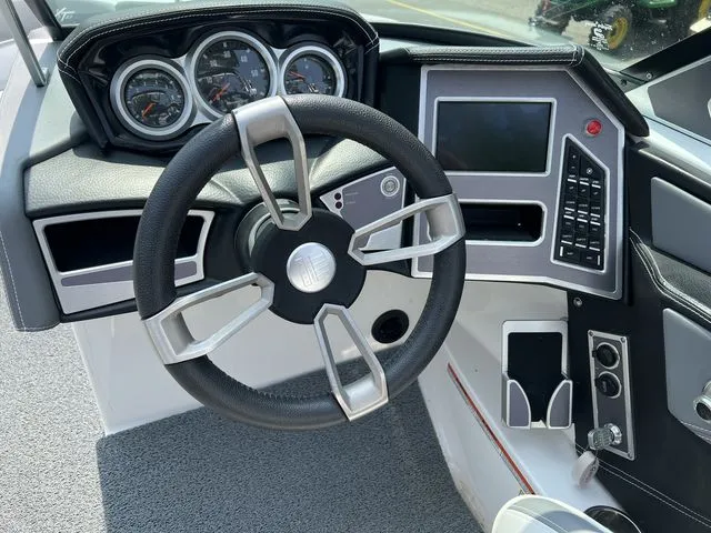 Slide: The Image of Mastercraft XT23 2019 - 14