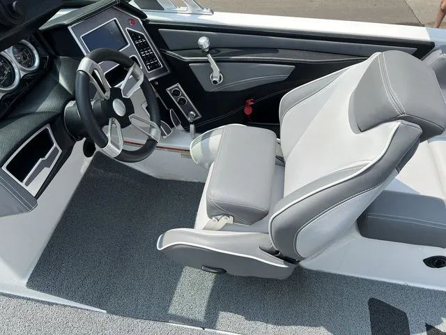 Slide: The Image of Mastercraft XT23 2019 - 15