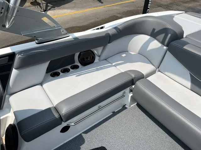 Slide: The Image of Mastercraft XT23 2019 - 18