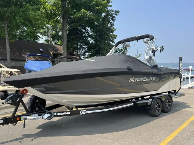 Slide: The Image of Mastercraft XT23 2019 - 2