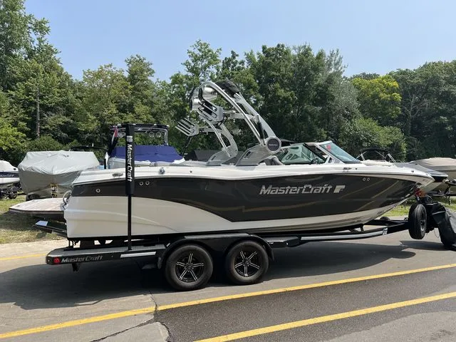 Slide: The Image of Mastercraft XT23 2019 - 5