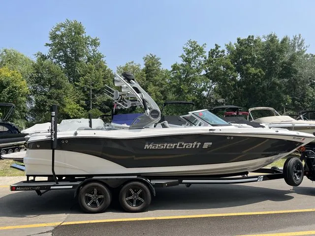 Slide: The Image of Mastercraft XT23 2019 - 6