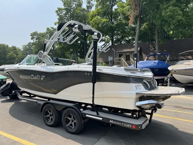Slide: The Image of Mastercraft XT23 2019 - 8