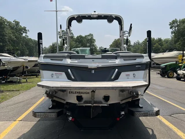 Slide: The Image of Mastercraft XT23 2019 - 9