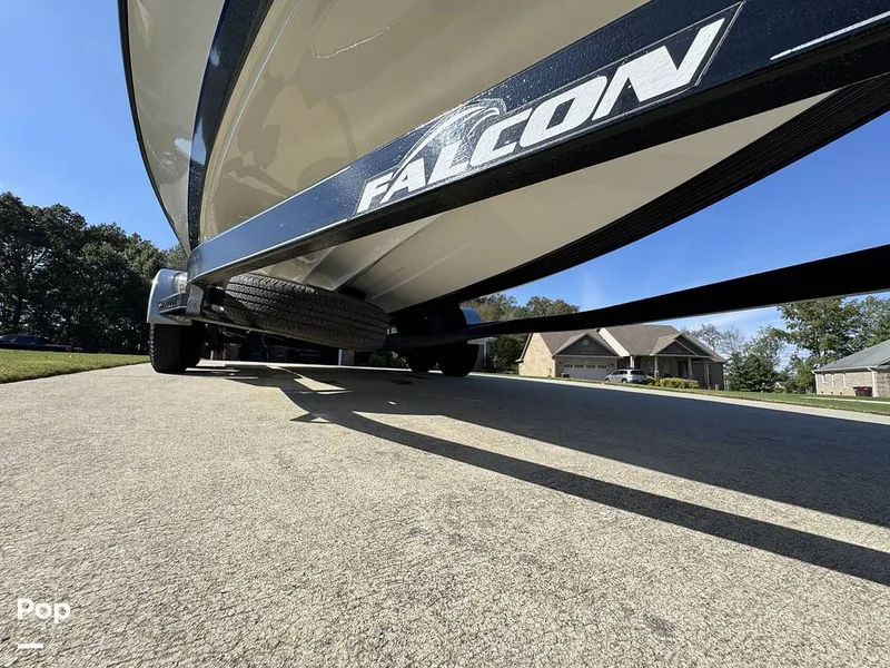 Slide: The Image of Falcon 21TE 2020 - 15944517