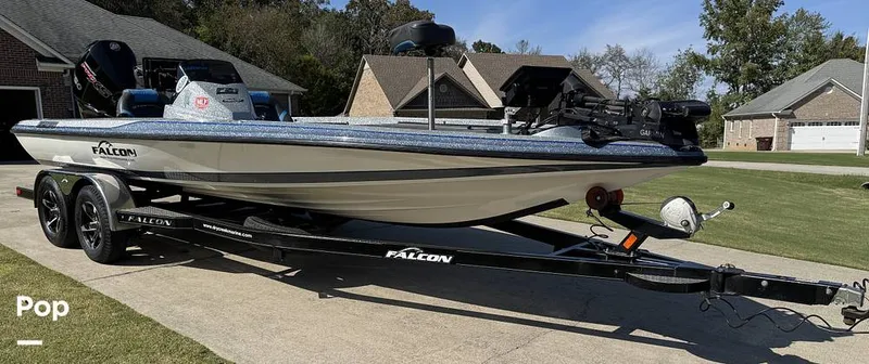 Slide: The Image of Falcon On Trailer - 15944470