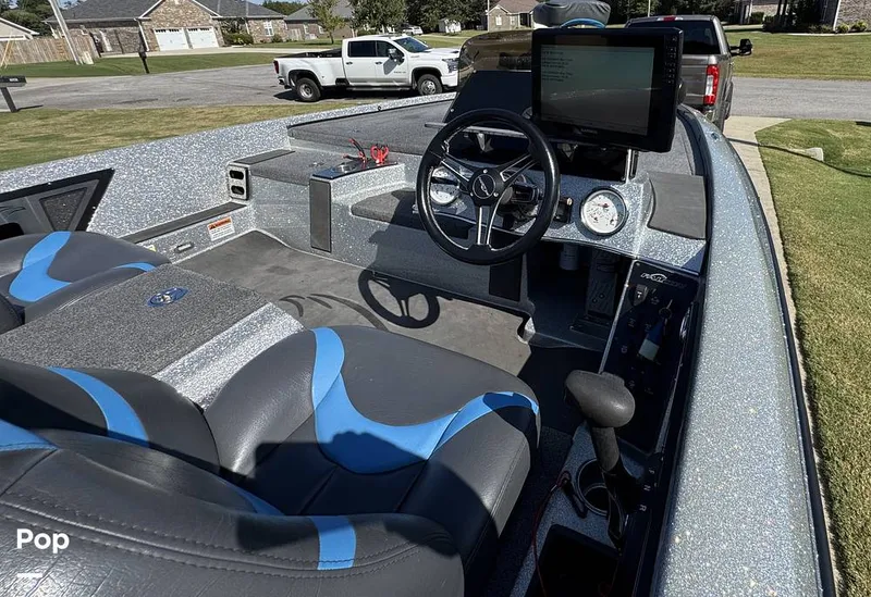 Slide: The Image of Garmin Helm Display - 15944461