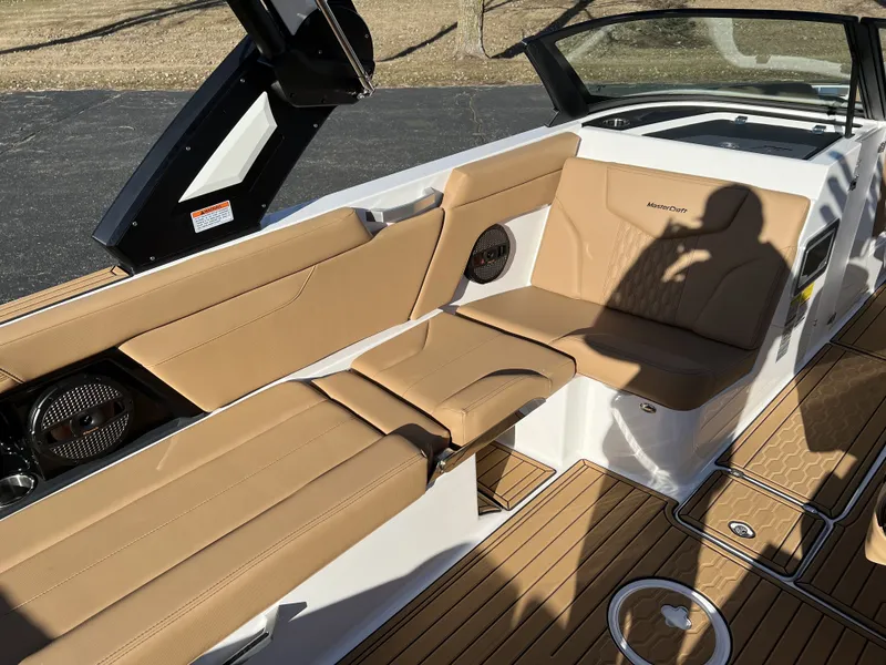 Slide: The Image of Mastercraft XT25 2024 - 14