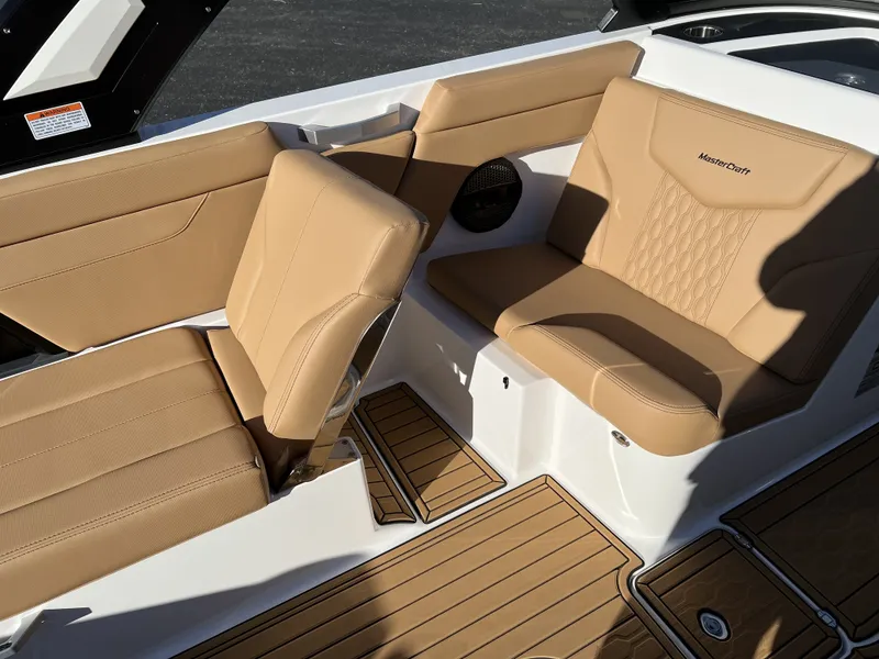 Slide: The Image of Mastercraft XT25 2024 - 15