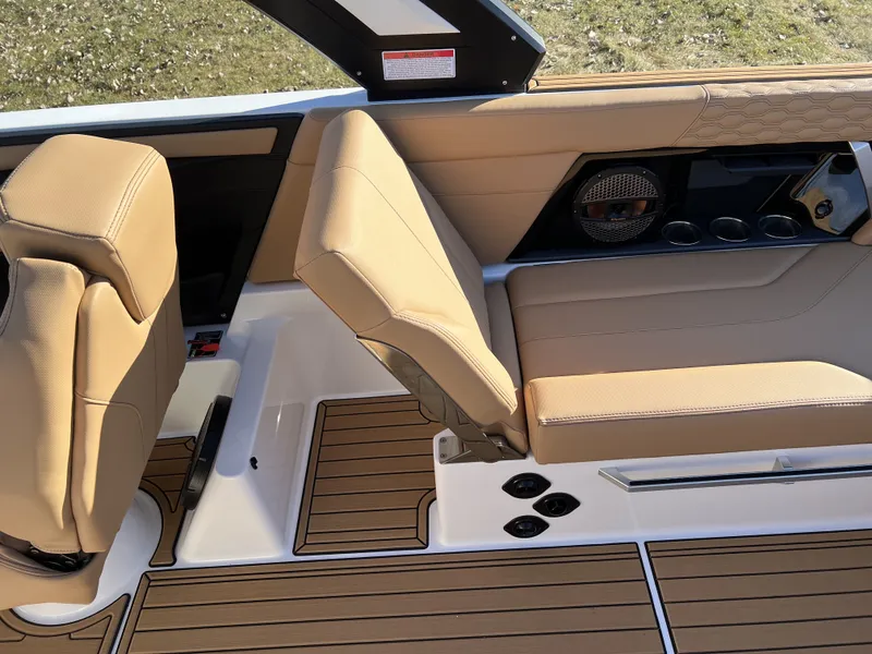 Slide: The Image of Mastercraft XT25 2024 - 16