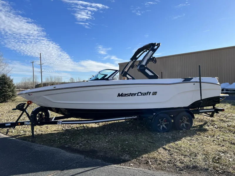 Slide: The Image of Mastercraft XT25 2024 - 2
