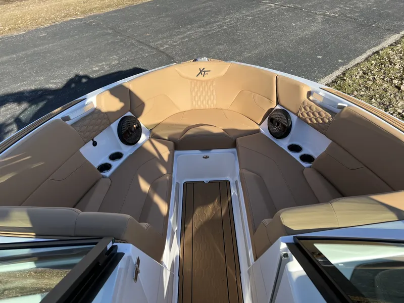 Slide: The Image of Mastercraft XT25 2024 - 20