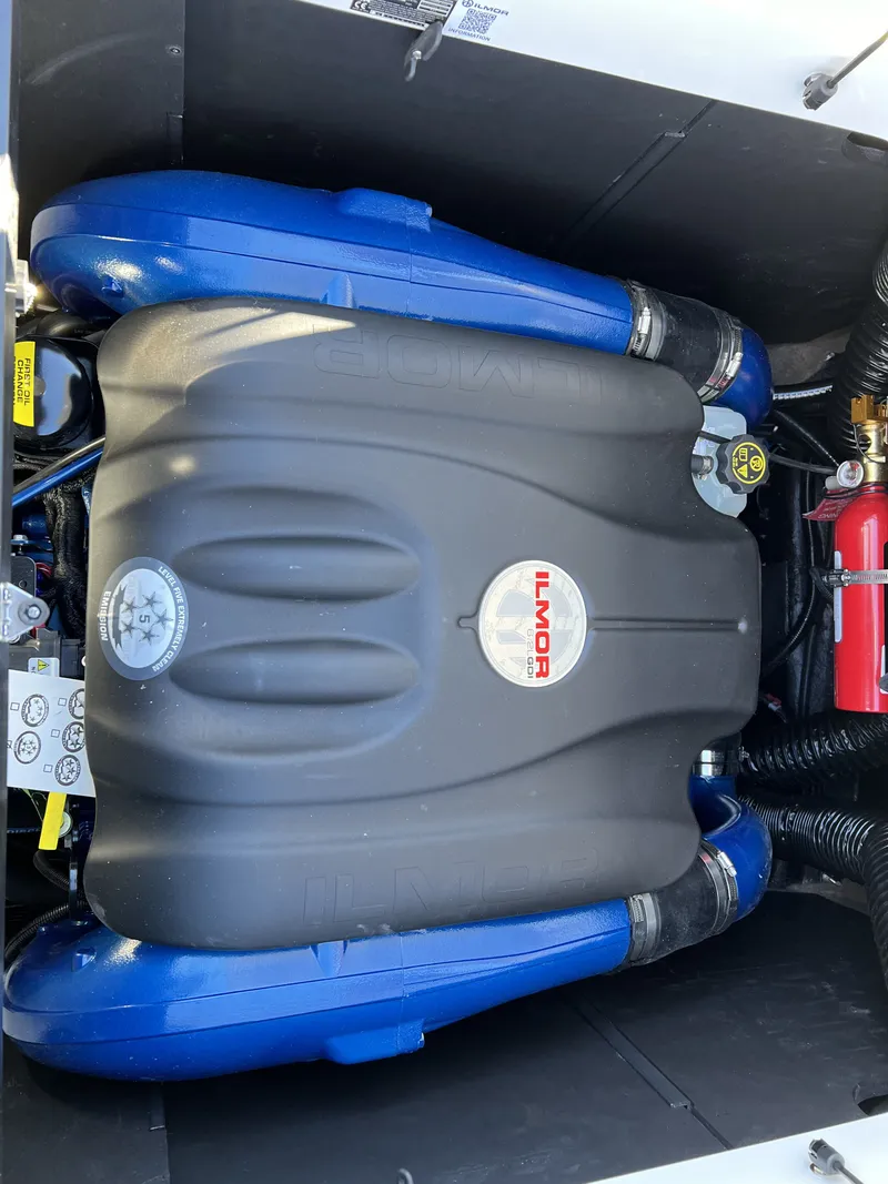 Slide: The Image of Mastercraft XT25 2024 - 27