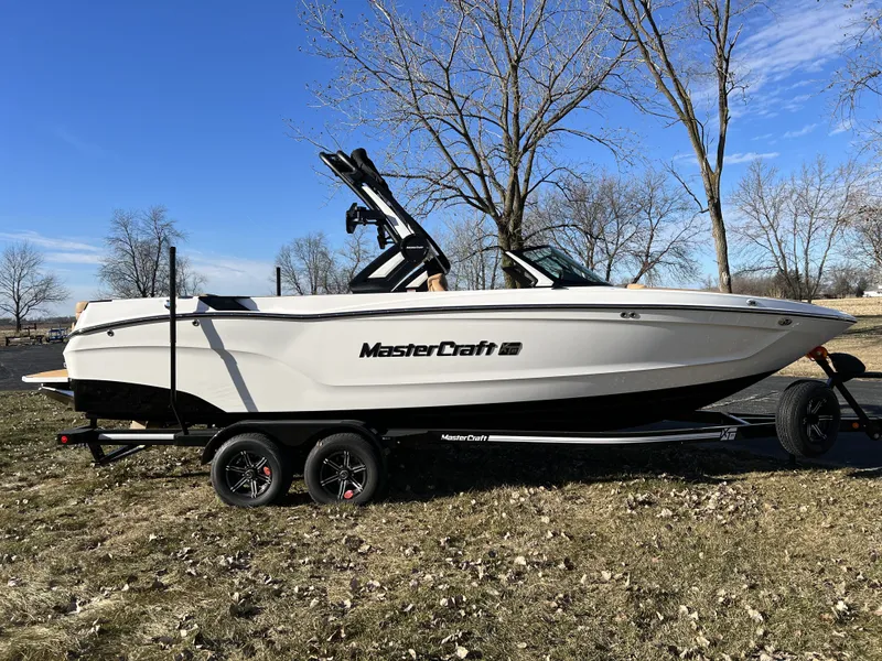 Slide: The Image of Mastercraft XT25 2024 - 6