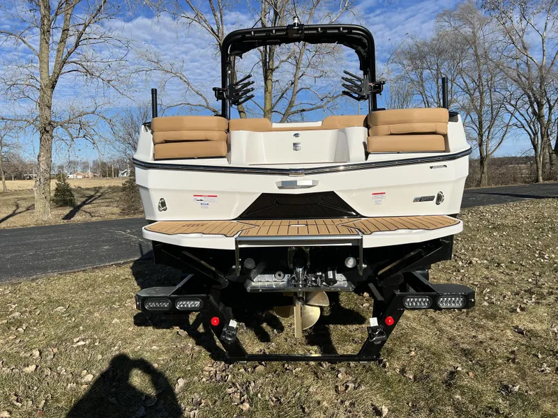 Slide: The Image of Mastercraft XT25 2024 - 8