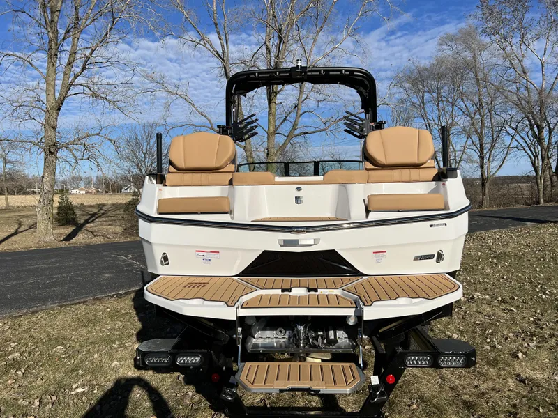 Slide: The Image of Mastercraft XT25 2024 - 9