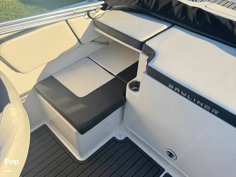 Slide: The Image of Bayliner VR4 2021 - 15930329
