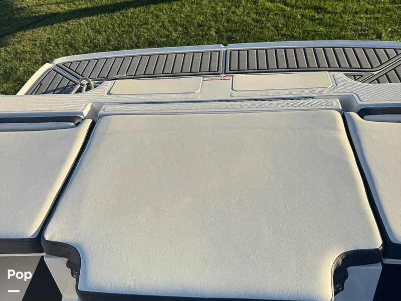 Slide: The Image of Bayliner VR4 2021 - 15930331