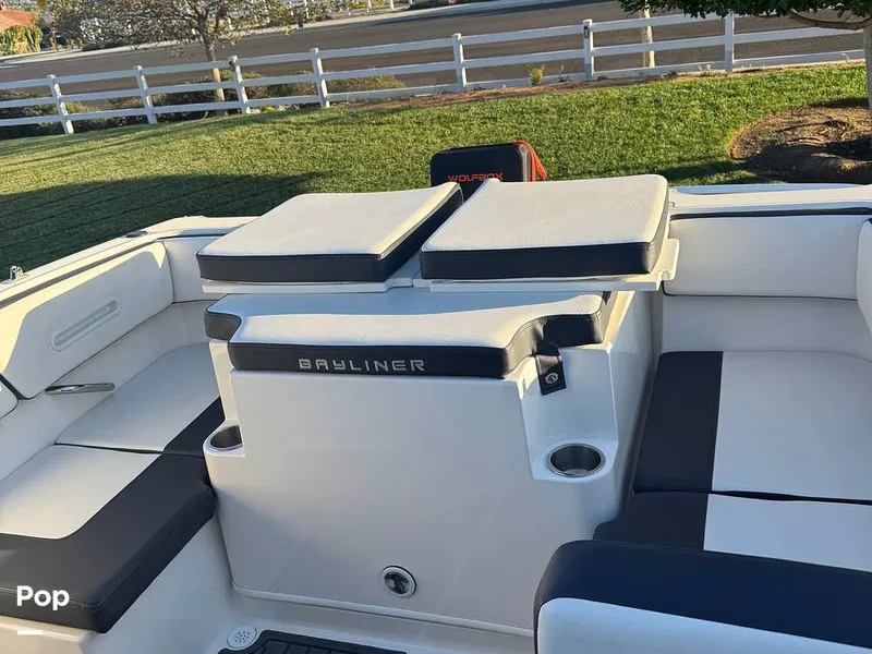 Slide: The Image of Bayliner VR4 2021 - 15939583