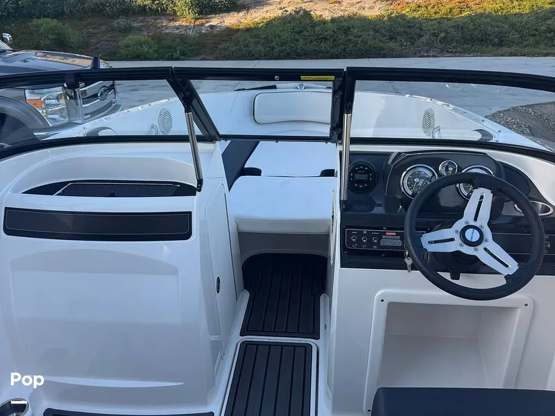 Slide: The Image of Bayliner VR4 2021 - 15930327