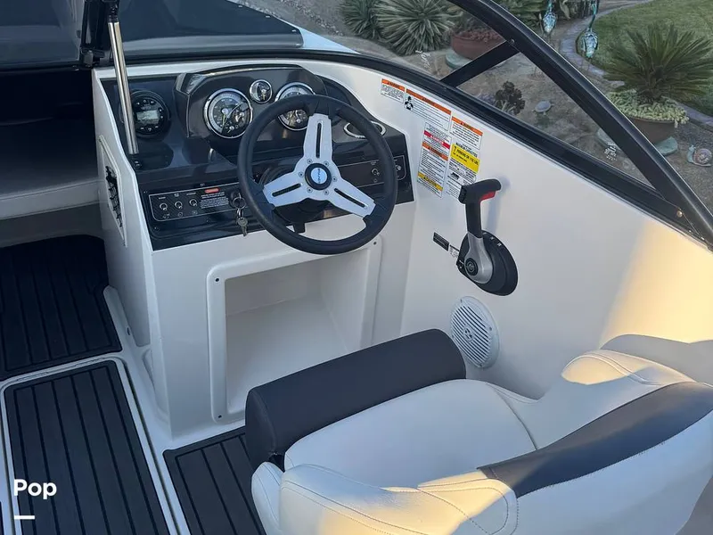 Slide: The Image of Bayliner VR4 2021 - 15930328