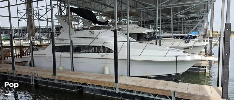 Slide: The Image of Carver Yachts Santego 380SE 2002 - 16099550