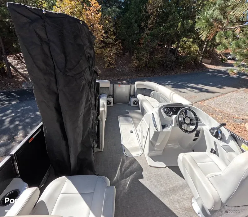 Slide: The Image of Crest III 220 SLC 2019 - 16029740