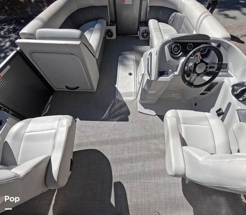 Slide: The Image of Crest III 220 SLC 2019 - 16029741