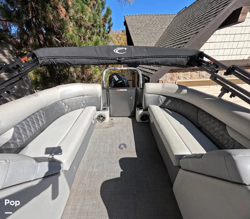 Slide: The Image of Crest III 220 SLC 2019 - 16029743