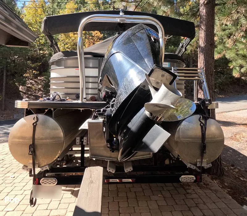 Slide: The Image of Crest III 220 SLC 2019 - 16029746