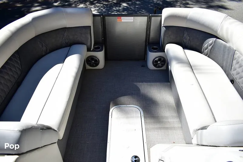 Slide: The Image of Crest III 220 SLC 2019 - 16029756