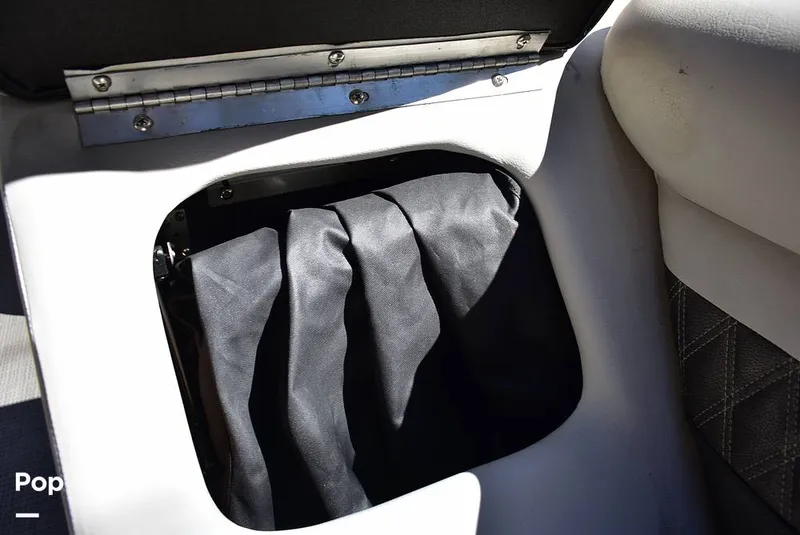 Slide: The Image of Crest III 220 SLC 2019 - 16029757