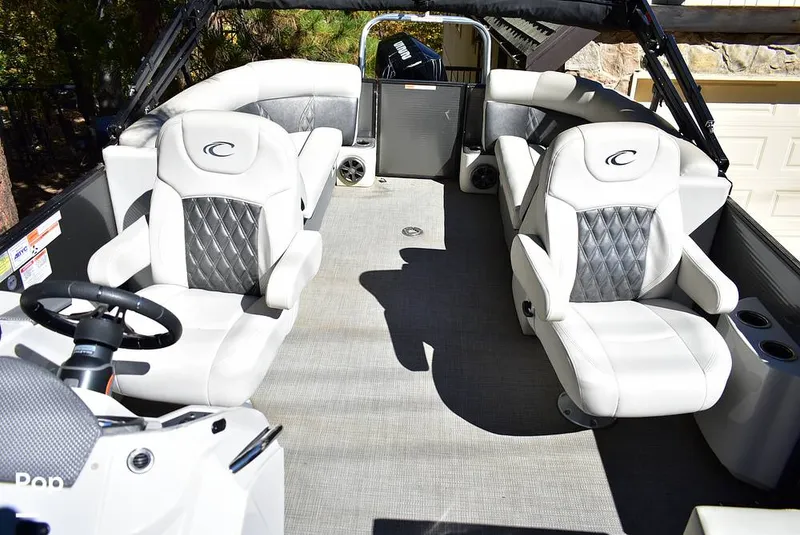 Slide: The Image of Crest III 220 SLC 2019 - 16029760