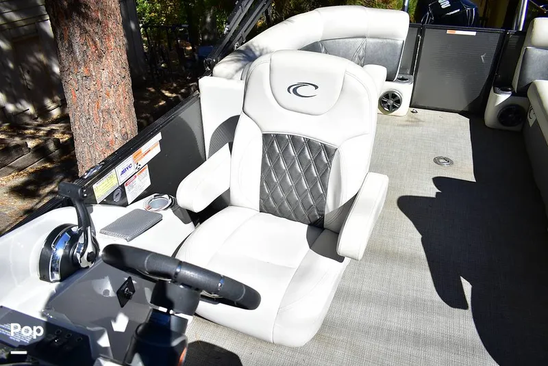 Slide: The Image of Crest III 220 SLC 2019 - 16029761