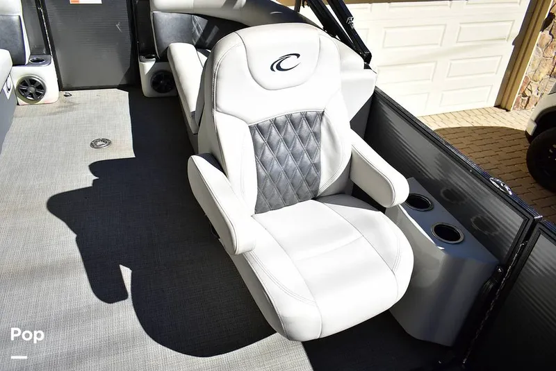 Slide: The Image of Crest III 220 SLC 2019 - 16029762