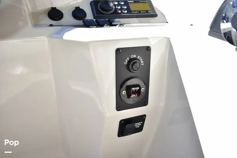 Slide: The Image of Crest III 220 SLC 2019 - 16029770