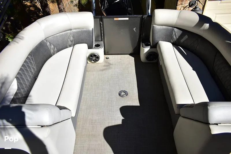 Slide: The Image of Crest III 220 SLC 2019 - 16029773