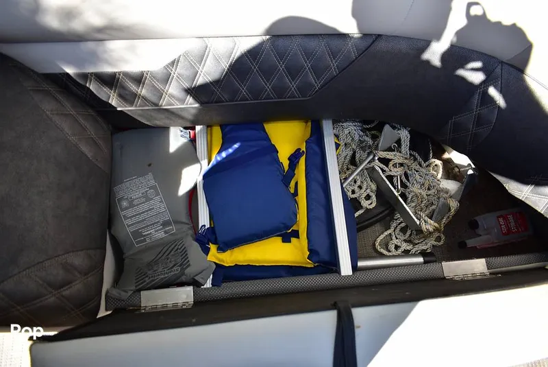 Slide: The Image of Crest III 220 SLC 2019 - 16029777