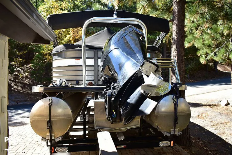 Slide: The Image of Crest III 220 SLC 2019 - 16029780