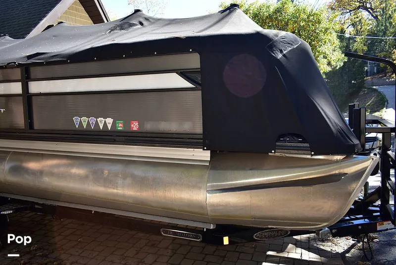 Slide: The Image of Crest III 220 SLC 2019 - 16029786