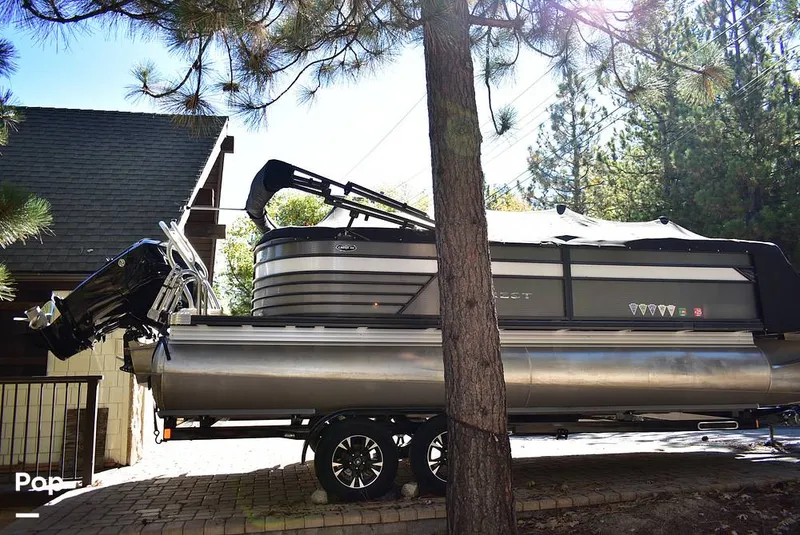 Slide: The Image of Crest III 220 SLC 2019 - 16029789