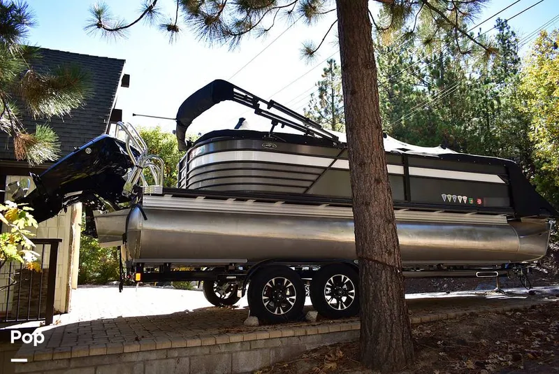 Slide: The Image of Crest III 220 SLC 2019 - 16029790