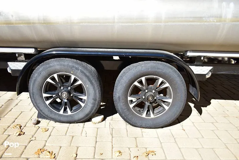 Slide: The Image of Crest III 220 SLC 2019 - 16029793