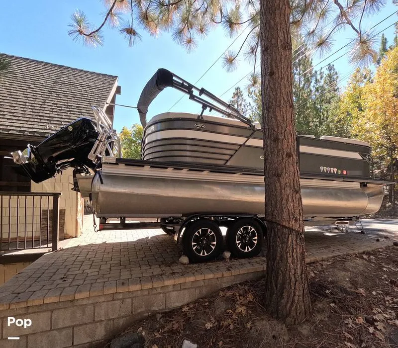 Slide: The Image of Crest III 220 SLC 2019 - 16029734