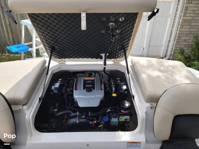 Slide: The Image of Engine Compartment - 15958217