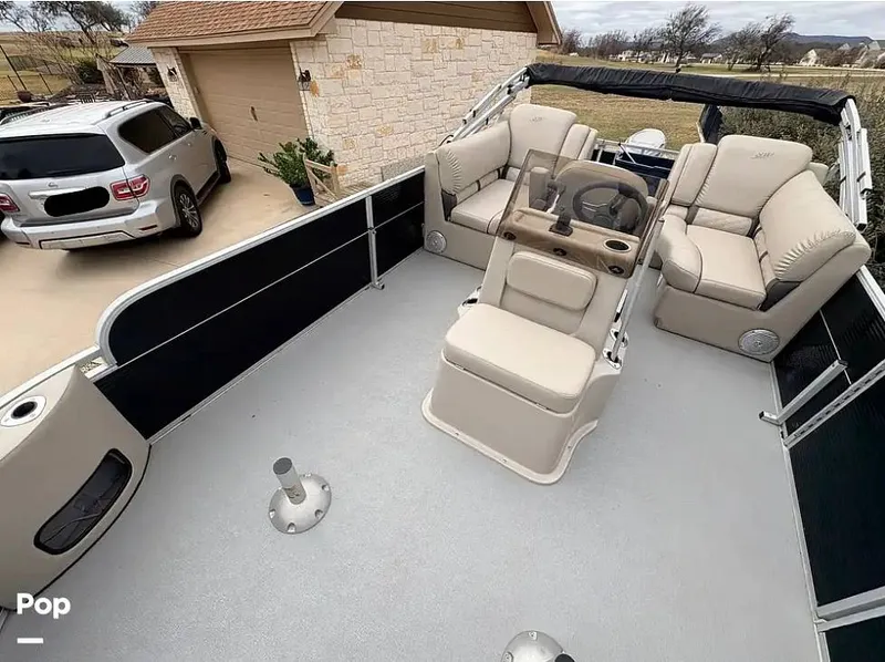 Slide: The Image of Passenger Seating With Backrest/cooler/live Well/bait Well - 16245517