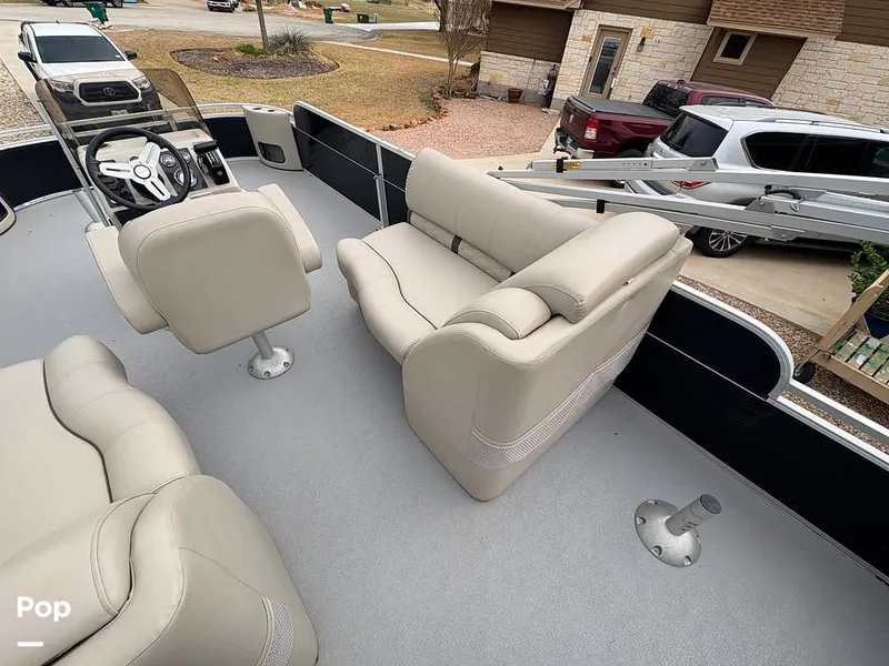 Slide: The Image of Passenger Seating With Storage - 16237339