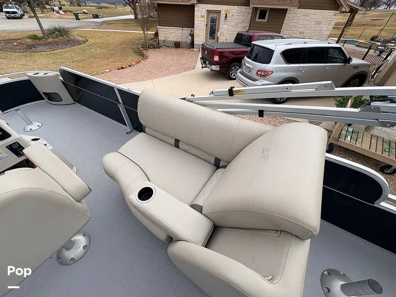 Slide: The Image of Passenger Seating With Storage - 16237345